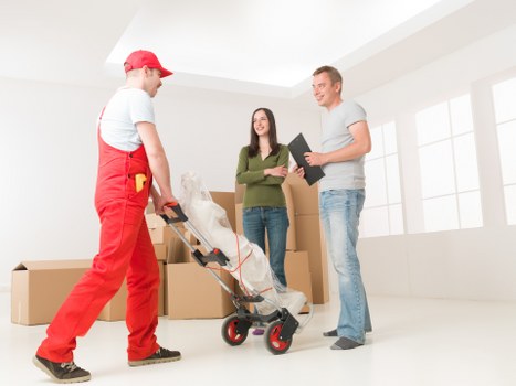 Man And Van Whitechapel delivering a careful and professional move